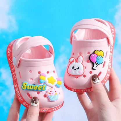 Summer Children Garden Slippers Dziecięce Klapki Plażowe z Motywem Bajkowym – Lekkie, Wygodne i Gotowe na Letnie Przygody