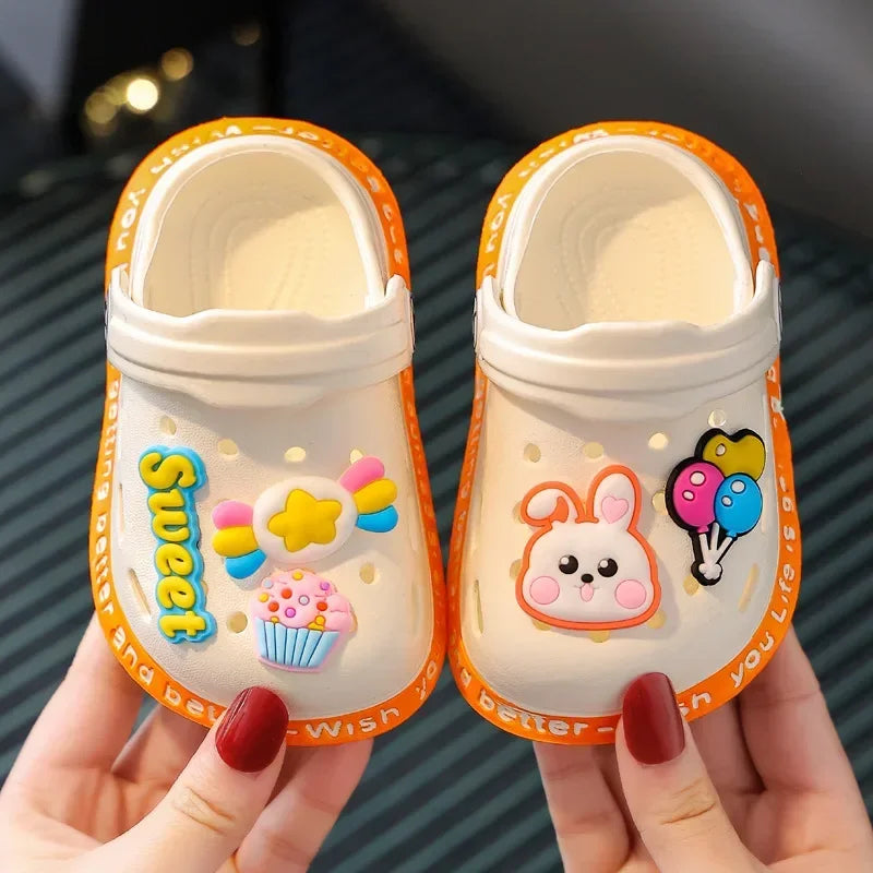 Summer Children Garden Slippers Dziecięce Klapki Plażowe z Motywem Bajkowym – Lekkie, Wygodne i Gotowe na Letnie Przygody