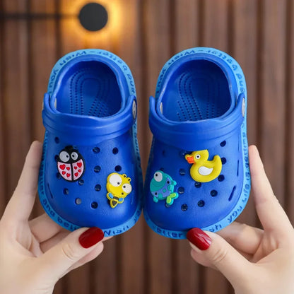 Summer Children Garden Slippers Dziecięce Klapki Plażowe z Motywem Bajkowym – Lekkie, Wygodne i Gotowe na Letnie Przygody