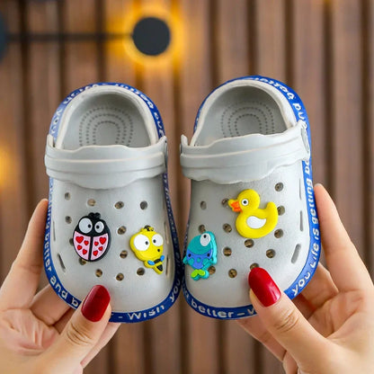 Summer Children Garden Slippers Dziecięce Klapki Plażowe z Motywem Bajkowym – Lekkie, Wygodne i Gotowe na Letnie Przygody