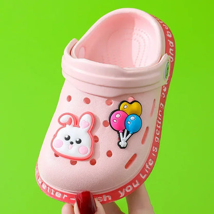 Summer Children Garden Slippers Dziecięce Klapki Plażowe z Motywem Bajkowym – Lekkie, Wygodne i Gotowe na Letnie Przygody