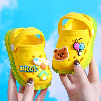 Summer Children Garden Slippers Dziecięce Klapki Plażowe z Motywem Bajkowym – Lekkie, Wygodne i Gotowe na Letnie Przygody