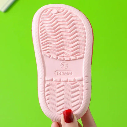 Summer Children Garden Slippers Dziecięce Klapki Plażowe z Motywem Bajkowym – Lekkie, Wygodne i Gotowe na Letnie Przygody