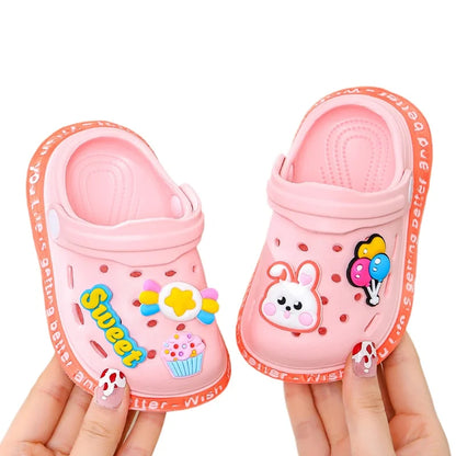 Summer Children Garden Slippers Dziecięce Klapki Plażowe z Motywem Bajkowym – Lekkie, Wygodne i Gotowe na Letnie Przygody