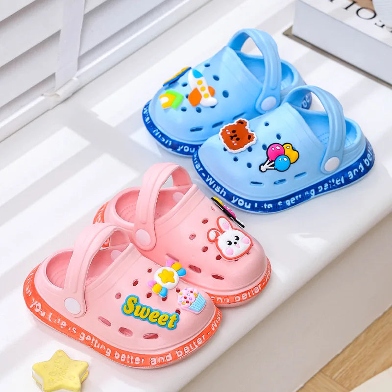 Summer Children Garden Slippers Dziecięce Klapki Plażowe z Motywem Bajkowym – Lekkie, Wygodne i Gotowe na Letnie Przygody