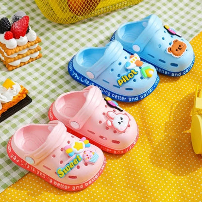 Summer Children Garden Slippers Dziecięce Klapki Plażowe z Motywem Bajkowym – Lekkie, Wygodne i Gotowe na Letnie Przygody